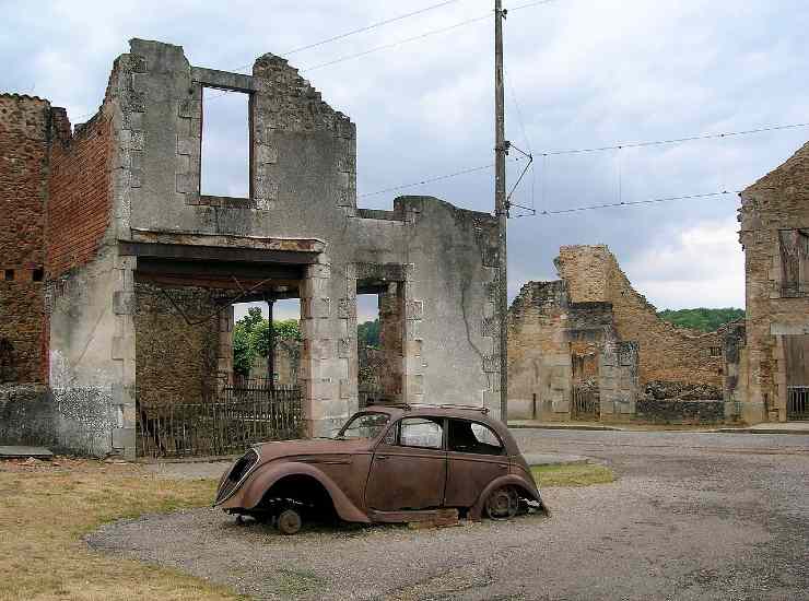 Oradour città fantasma francia 