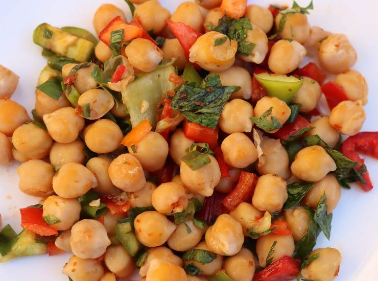 Insalata di ceci tra i piatti a basso contenuto calorico