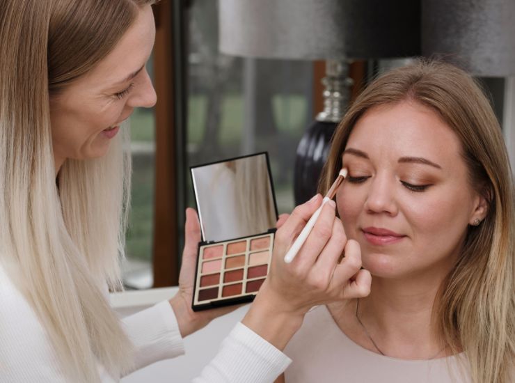 Trucco per occhi principianti colori neutri