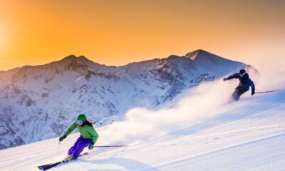 sciatori su una pista