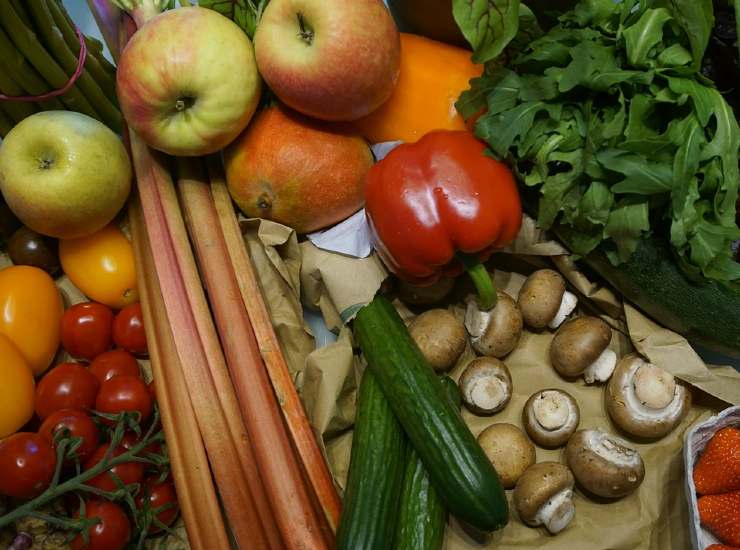 Come promuovere la sostenibilità alimentare: scegliere alimenti locali e stagionali