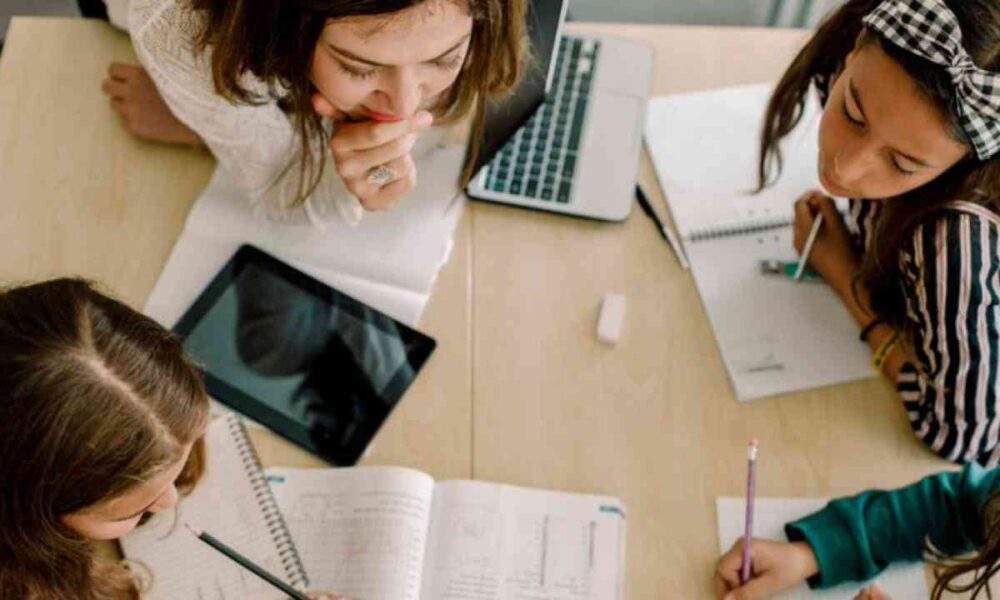 studenti educazione digitale scuola