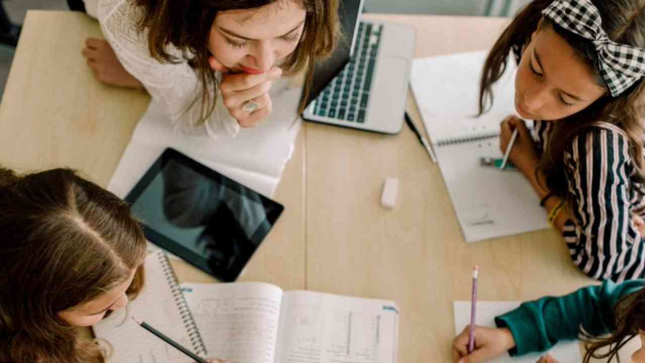 studenti educazione digitale scuola