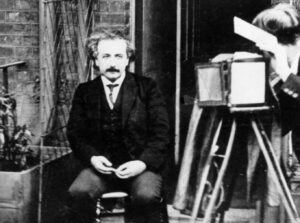 Albert Einstein viaggiare nel tempo 