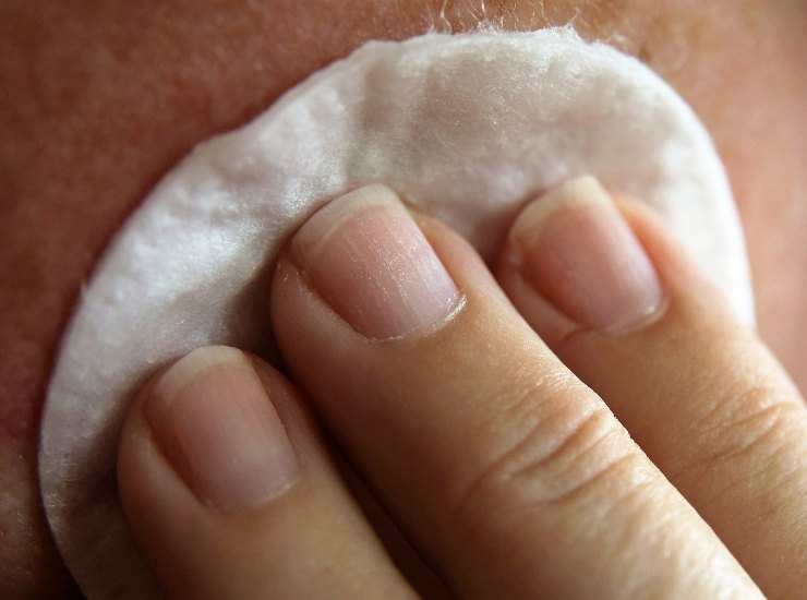 Make-up naturale da uomo: curare la pelle