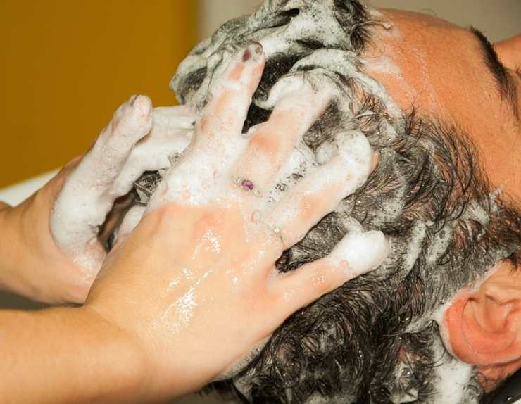 Sette giorni senza lavare i capelli