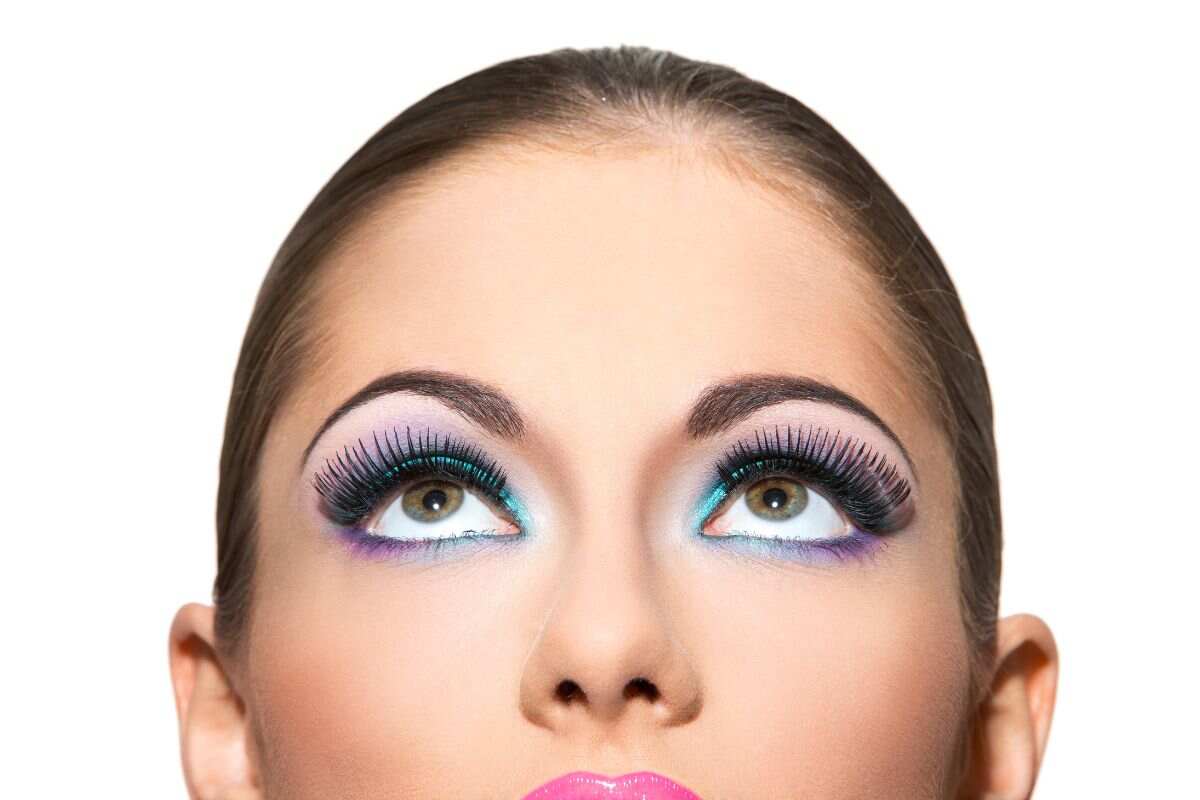 trucco con colori vibranti
